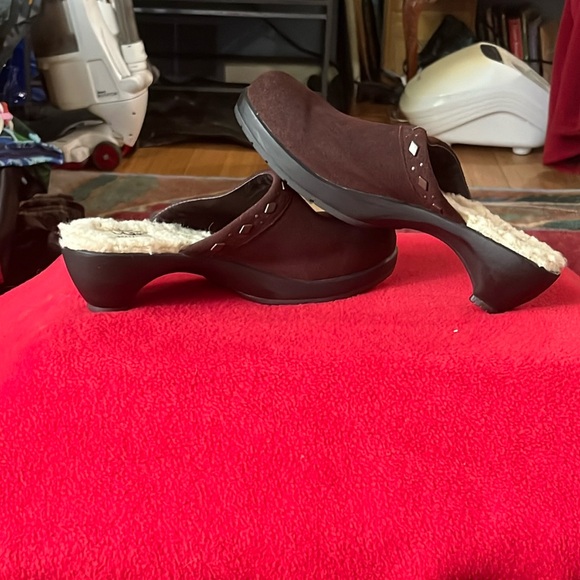NWOT UGG Women's Brown Suede Slippers - Picture 3 of 7